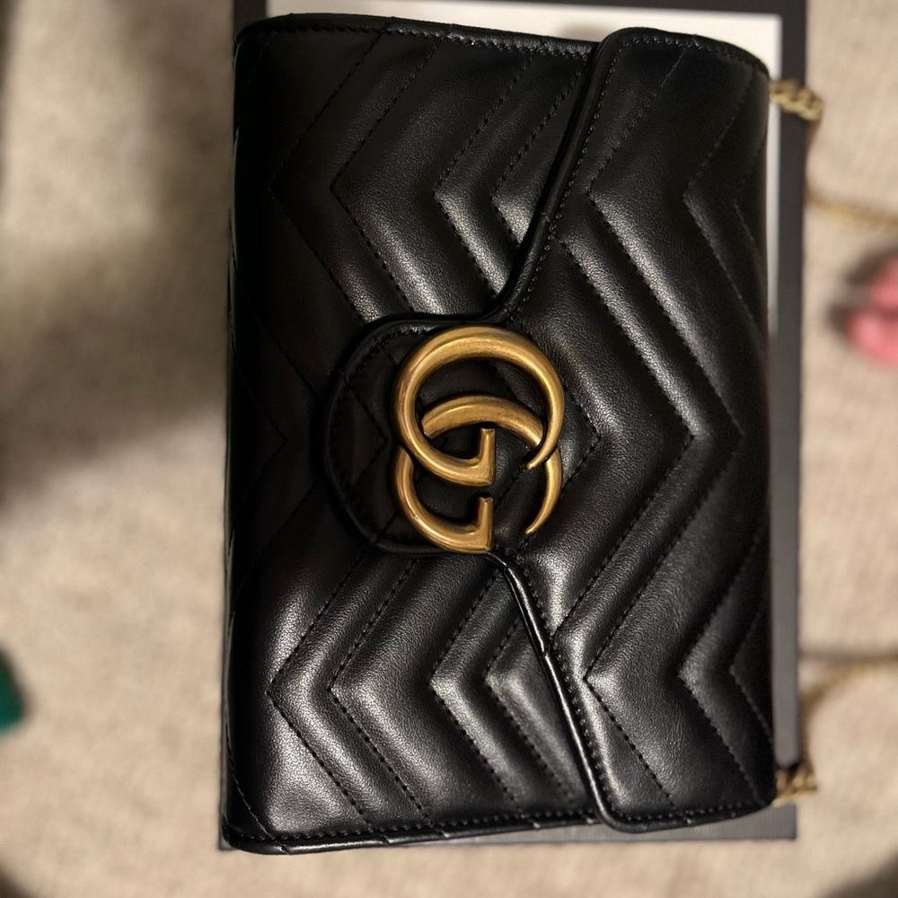 gucci women wallet with chain… with box and dust bag